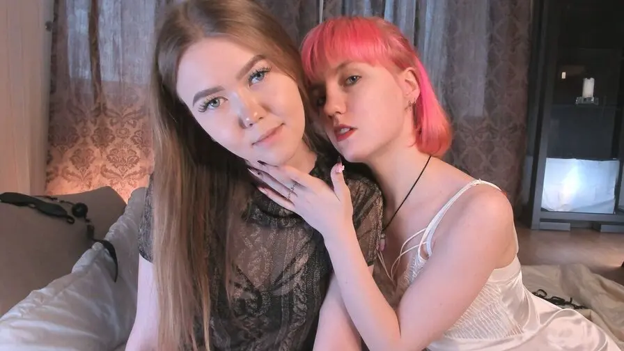 EdwinaAndBlythe's Sex ChatRoom